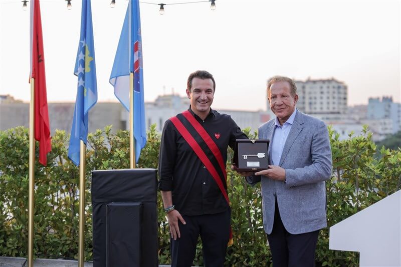 Mabetex Group - Behgjet Pacolli receives the Key of the City of Tirana